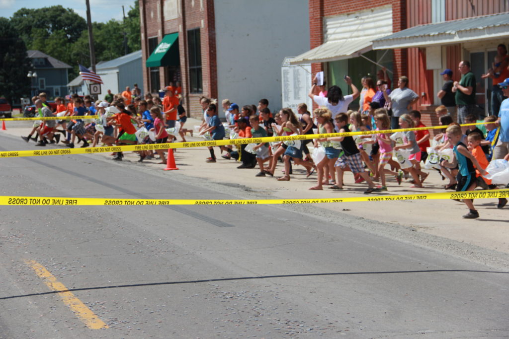 Tri State Ford Maryville Mo >> Money drop is highlight of Ravenwood Festival - Nodaway News Tri State Ford Maryville Mo >> Money drop is highlight of Ravenwood Festival - Nodaway News