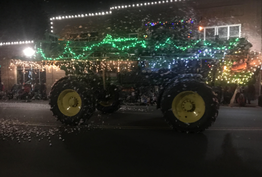 Maryville’s Christmas Parade brings holiday spirit to downtown